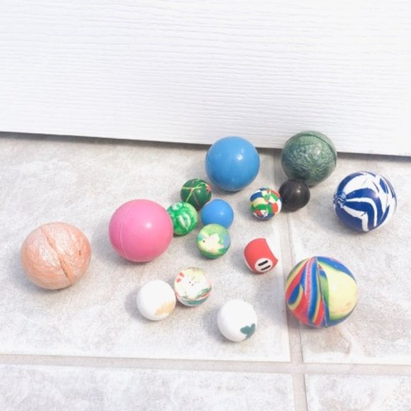 NEW 16 Assorted Bouncy Balls - Picture 3 of 3